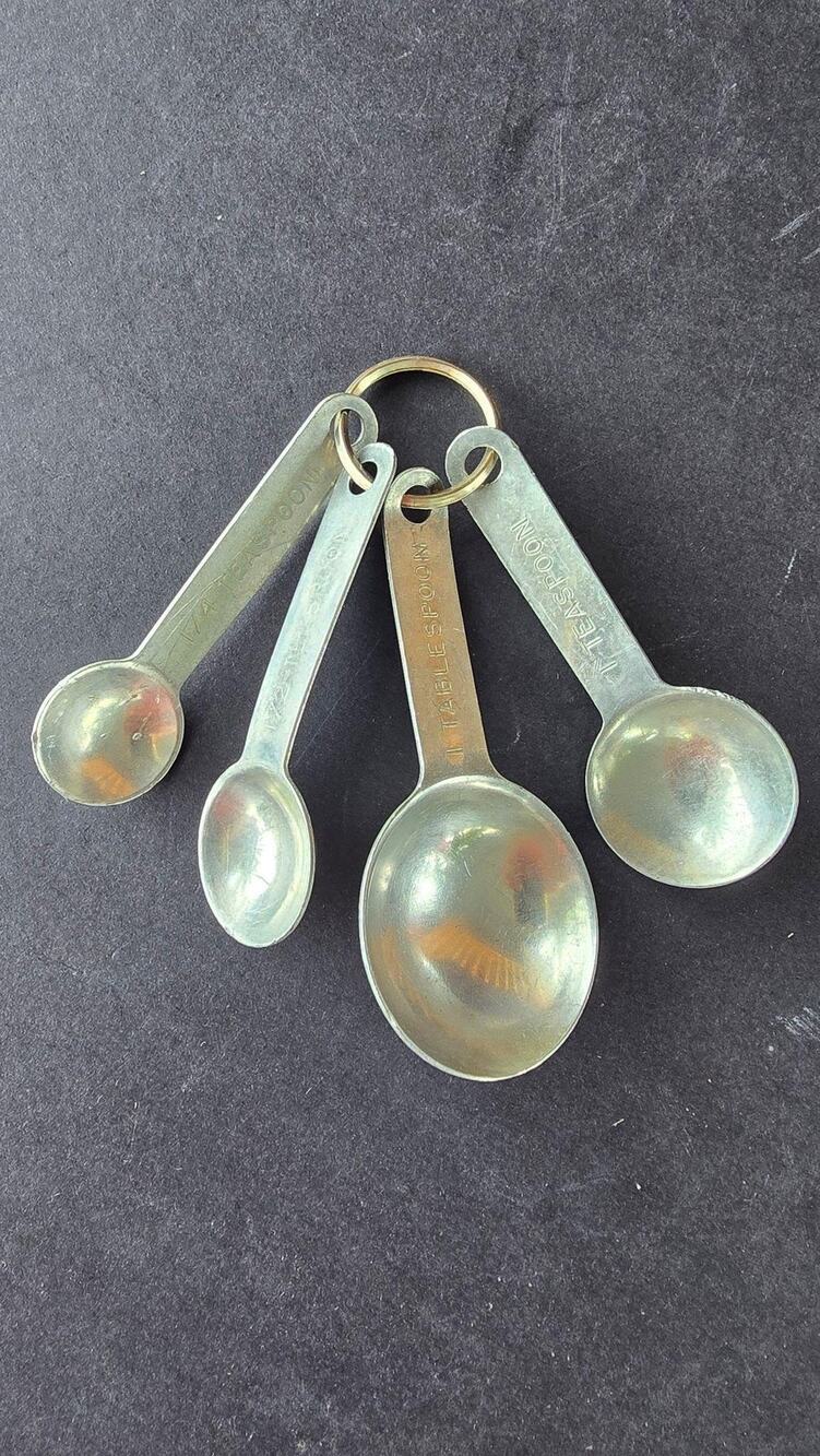 Vintage Aluminum Measuring Spoons Set 4 With Ring 1 Tbsp 1 Tsp 1/2 Tsp 1/4 Tsp